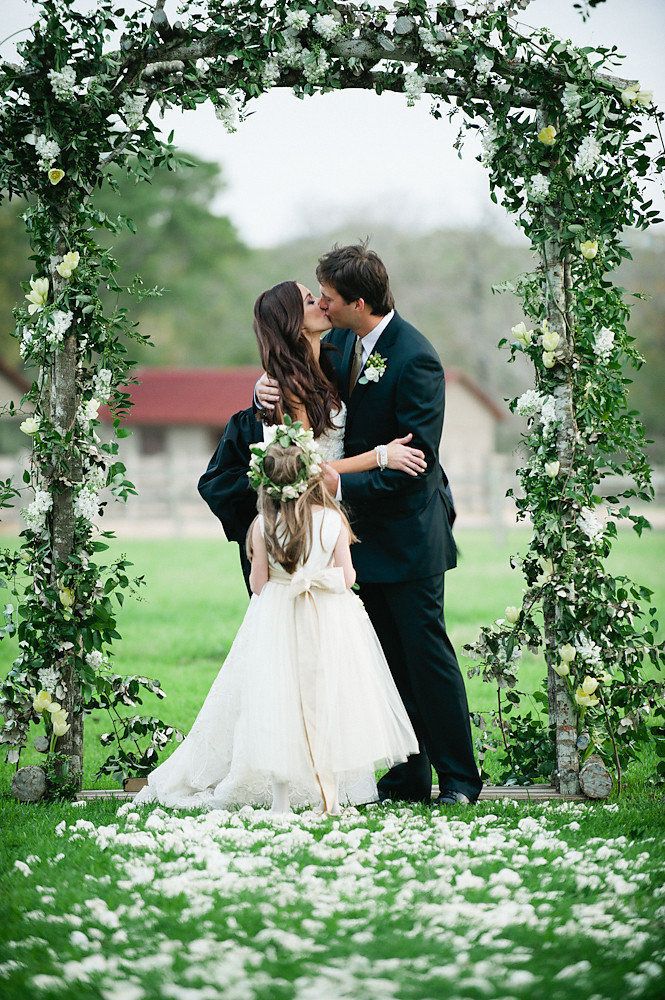 incredibly-beautiful-spring-wedding-arches-24